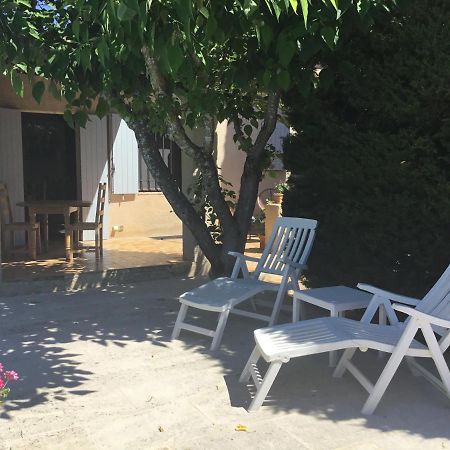 Petit Cocon Dans Le Luberon Lägenhet Lauris Exteriör bild